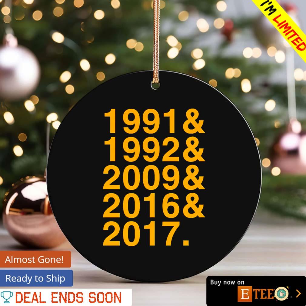 https://images.eteeclothing.com/2023/12/pittsburgh-penguins-stanley-cups-years-ornament-Ornament.jpg