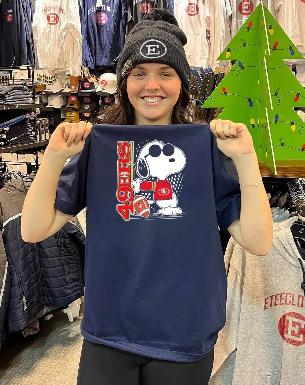 トップス BOOTLEGGERS SNOOPY SAN FRANCISCO t-shirt Snoopy x San Francisco 49ers football shirt, tee, hoodie
